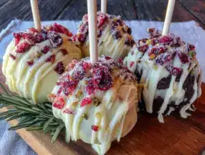 best easy christmas cake pops - featured image