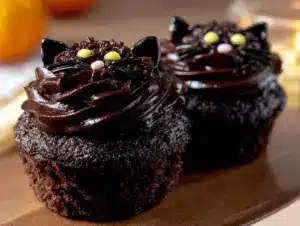black cat cupcakes - featured image